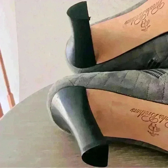 BROOKS BROTHERS 8.5 WOMENS GREY LEATHER QUILTED MOB WIFE DATE NIGHT FLIRTY HEELS - Picture 9 of 11